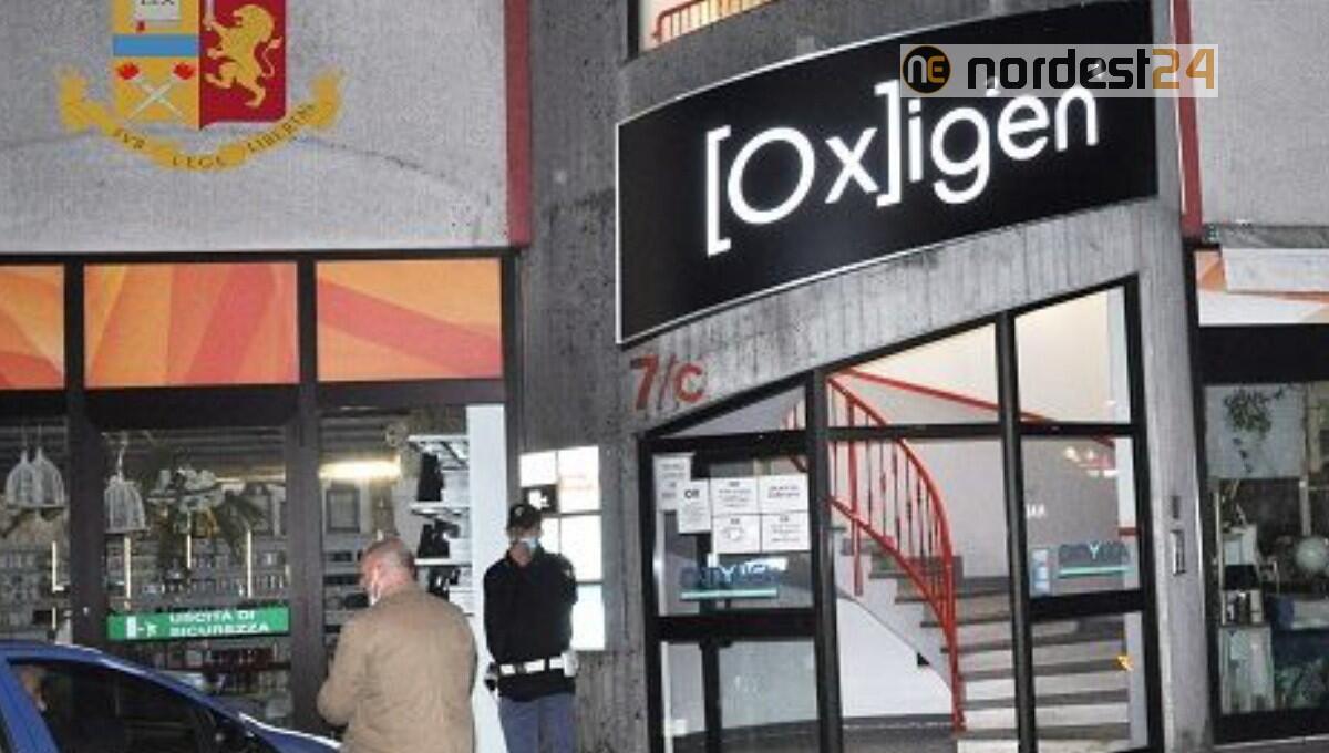 Festa abusiva, in pista 500 giovani accalcati: chiuso un locale - 