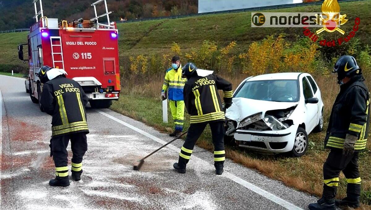 Incidente a Trasaghis: scontro frontale tra due auto - 