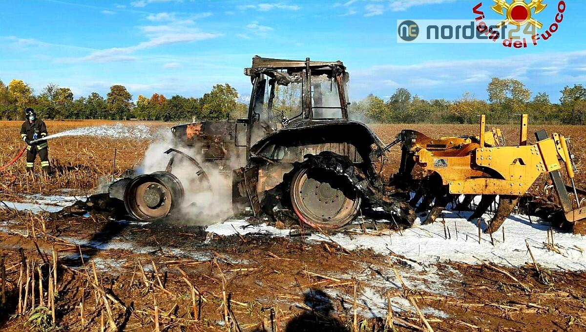 Incendio di un trattore durante il lavoro: nessun ferito - 