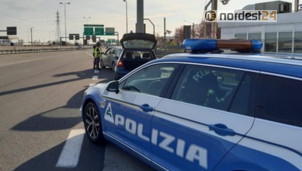 Ubriaco al volante, 24enne si addormenta al casello in A28 - 