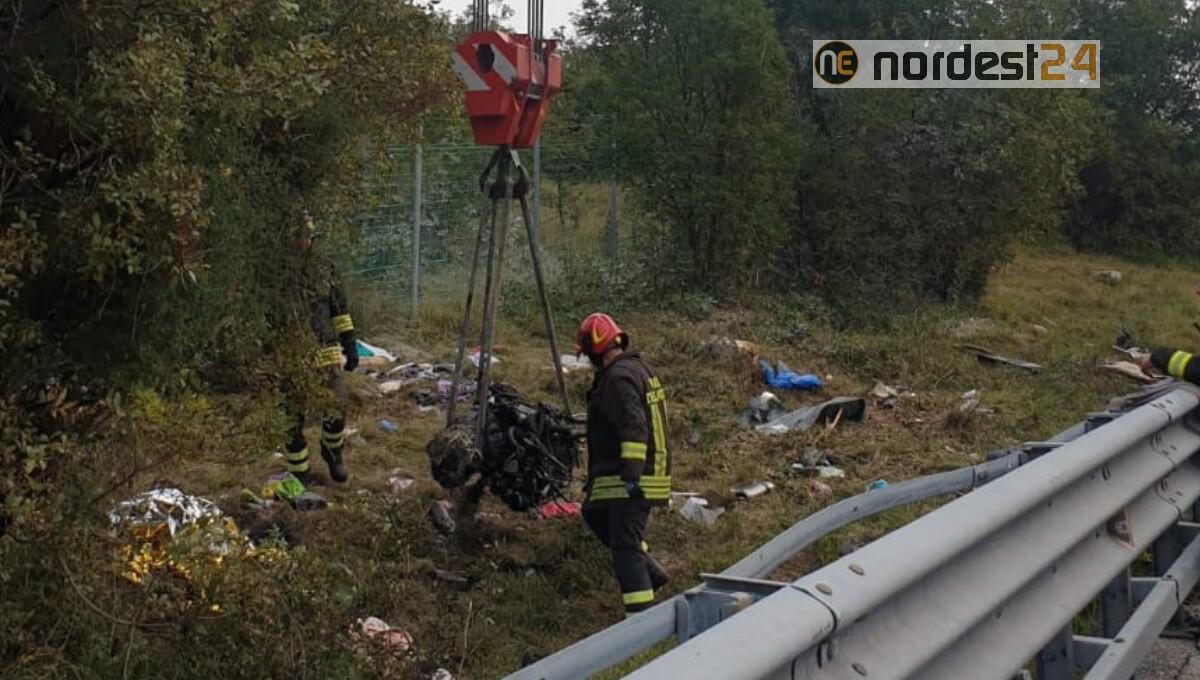 Duino. Auto nella scarpata in A4: conducente deceduto - 