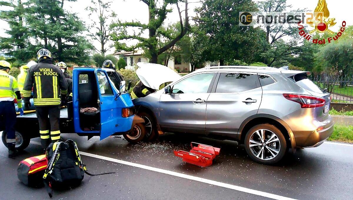 Incidente a Conegliano: scontro tra Ape ed auto, un ferito - 
