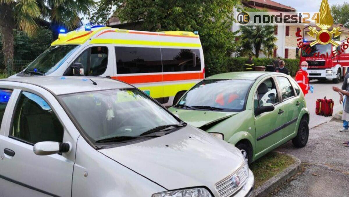 Incidente stradale ad Azzano Decimo: scontro tra 2 auto, 5 feriti - 