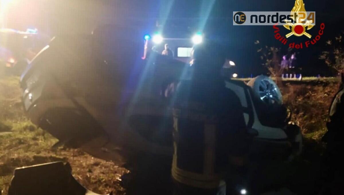 Sbanda e finisce ruote all'aria sotto il piano stradale: deceduto 31enne - 