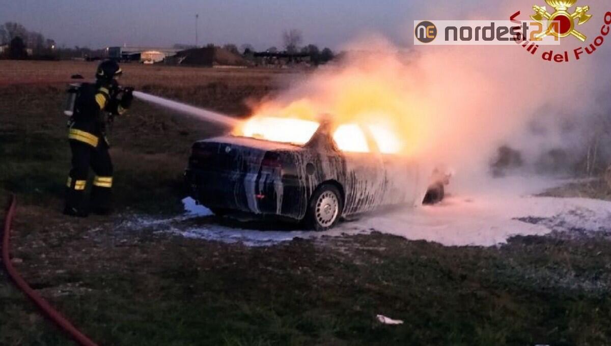 Incendio di una autovettura a Nave di Fontanafredda: distrutta - 