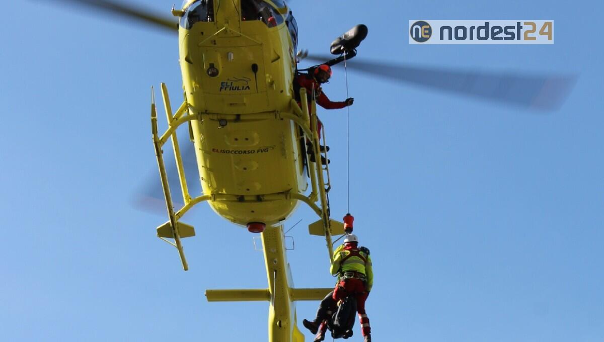 Anziano cade scendendo dal Monte Cuarnan: elitrasportato a Udine - 