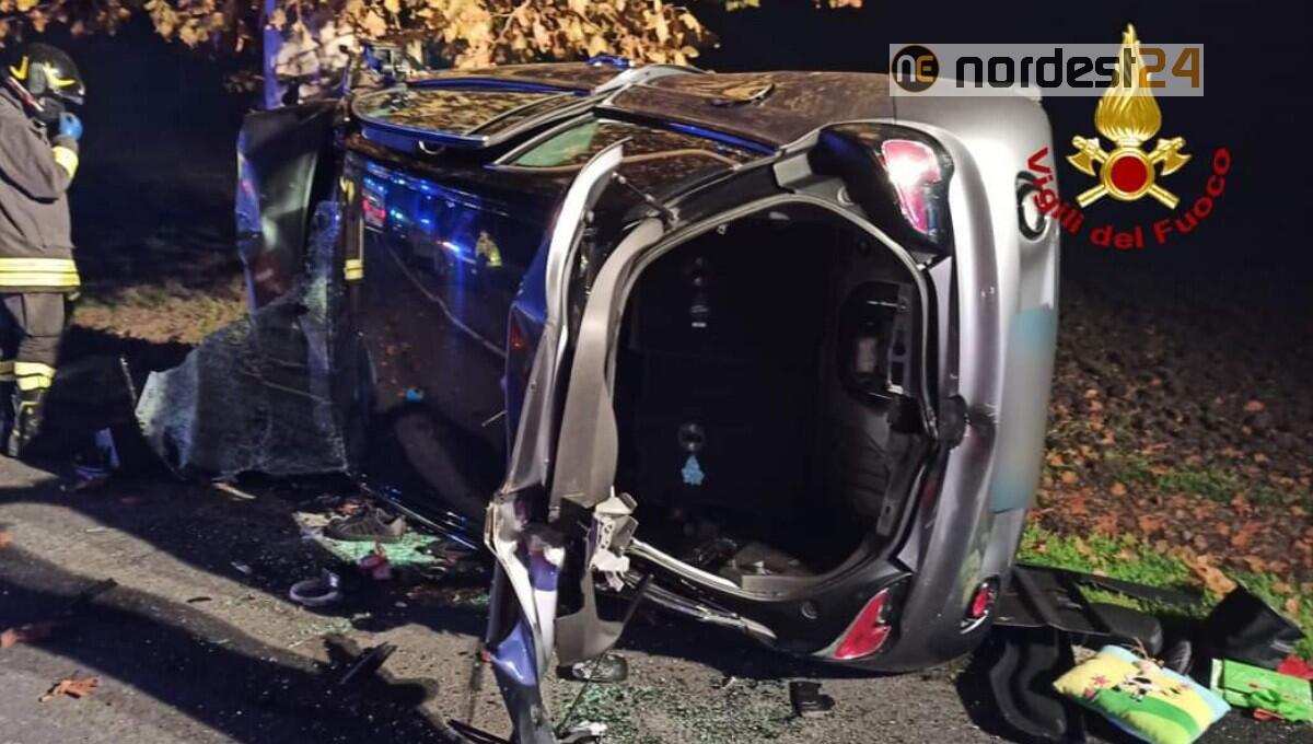 Si schianta con l'auto contro un albero: deceduto il conducente - 