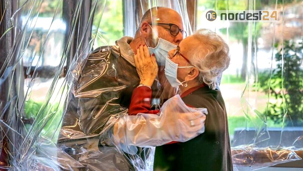 Coronavirus, in Rsa di Castelfranco Veneto la “stanza degli abbracci" - 