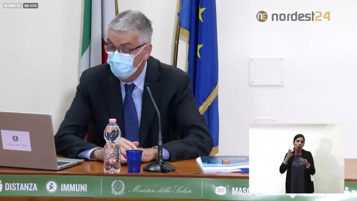 Brusaferro: "Mascherine cruciali nei prossimi mesi, usarle bene" - 