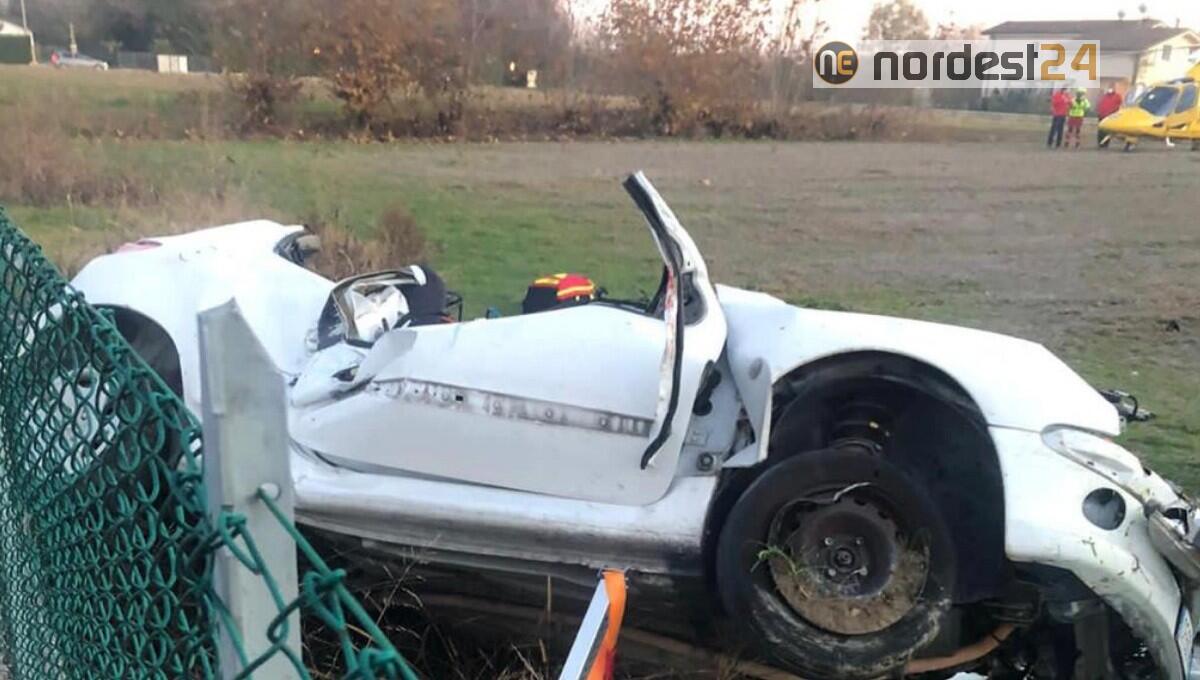 Sbanda con l'auto e abbatte 2 contatori del gas: deceduto un giovane - 