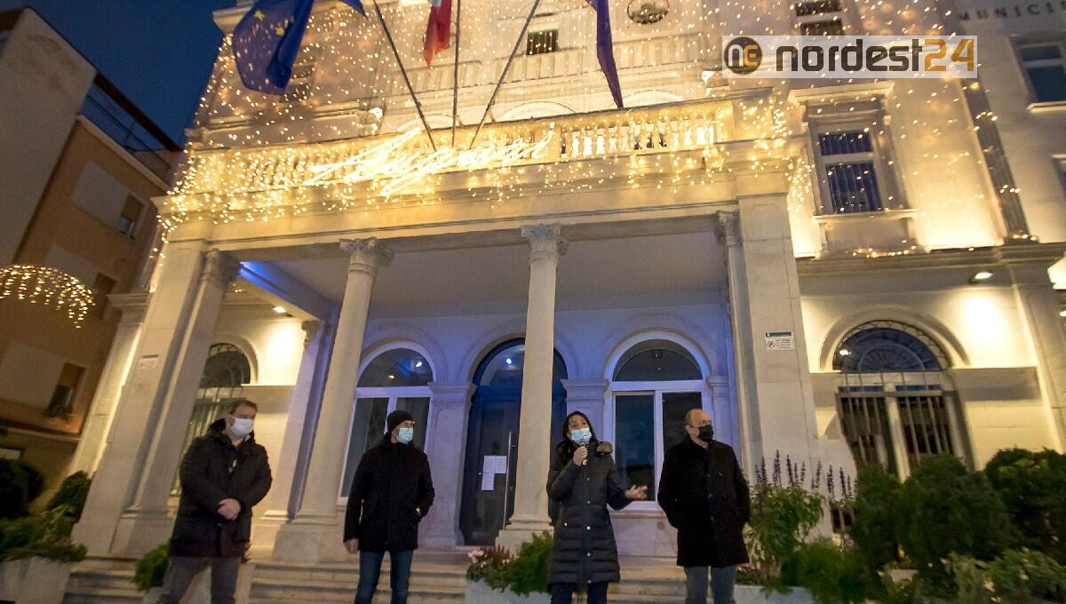 A Monfalcone si accendono le luminarie, il sindaco: "senso di calore che non può mancare" - 