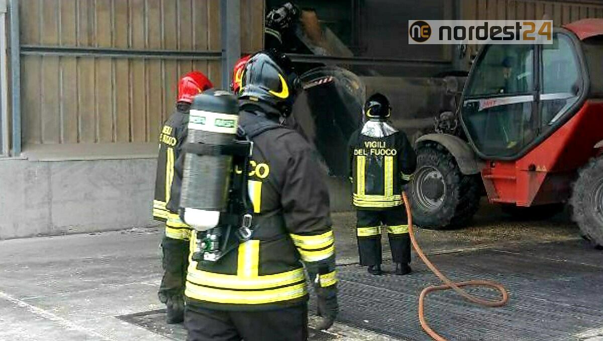 Incendio a Codroipo di un essicatoio, via 700 quintali di soia - 