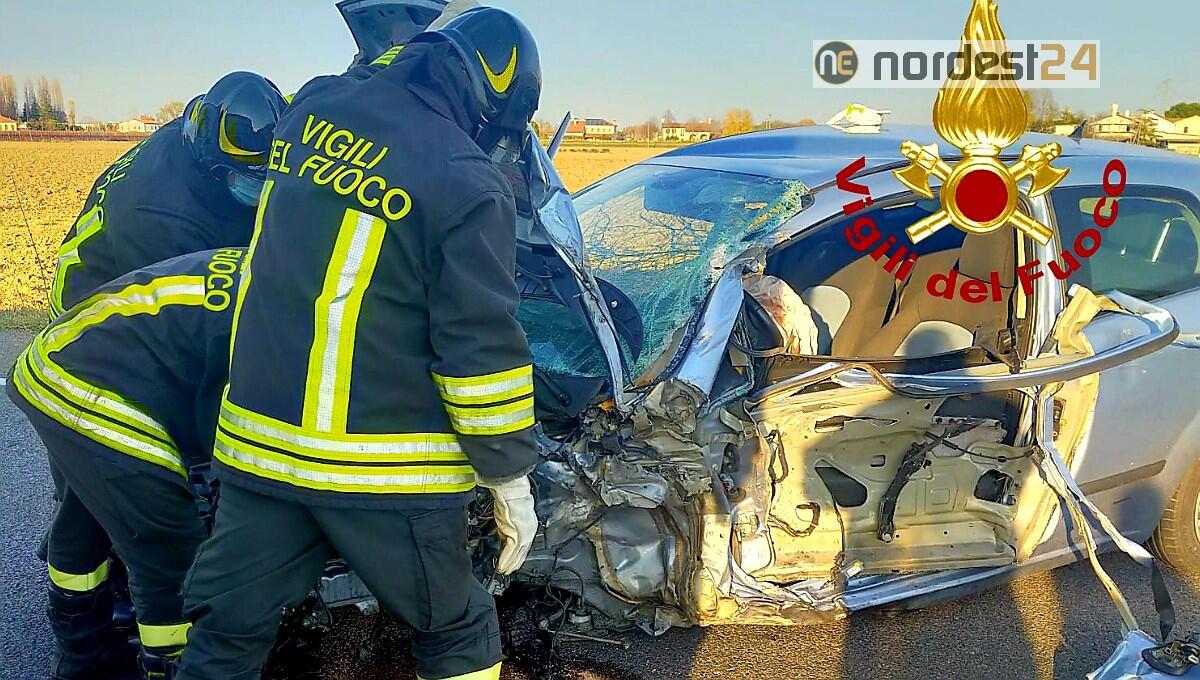 Violento scontro tra auto e camion a San Donà: ferito l'automobilista - 