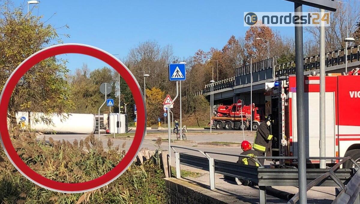 Autobotte carica di azoto si ribalta a San Giorgio di Nogaro: un ferito - 