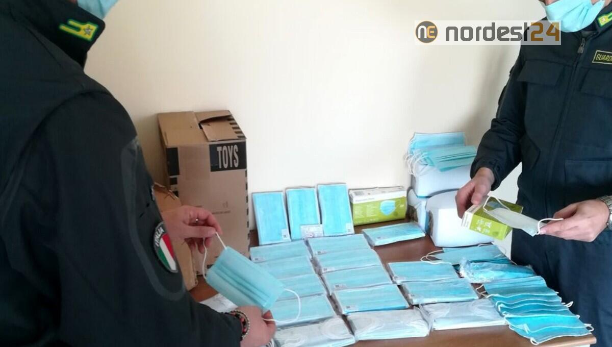 Sequestrate 7500 mascherine chirurgiche non sicure, vendute al mercato - 