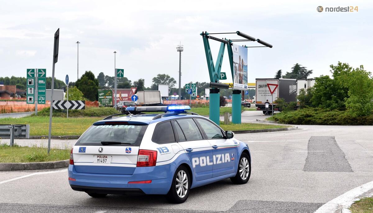 Tenta la fuga dall'Italia dopo la condanna: 33enne arrestato sul bus a Duino - 