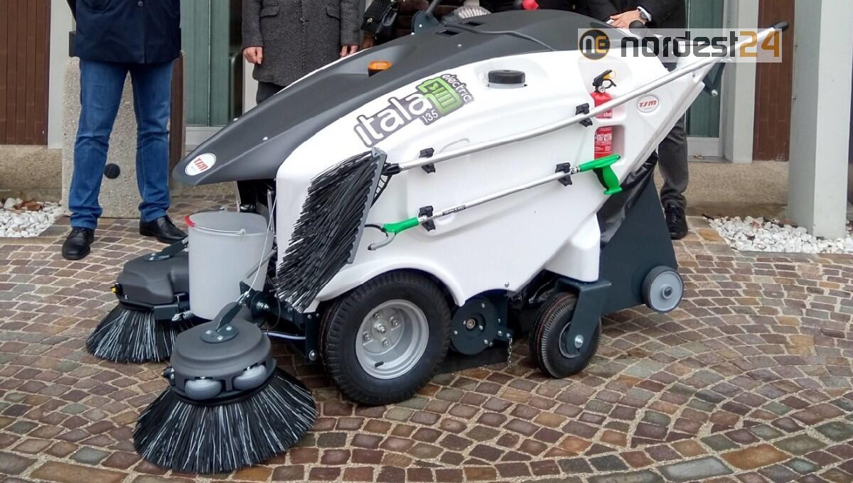 Consegnata al comune di Fiume Veneto una nuova spazzatrice elettrica - 