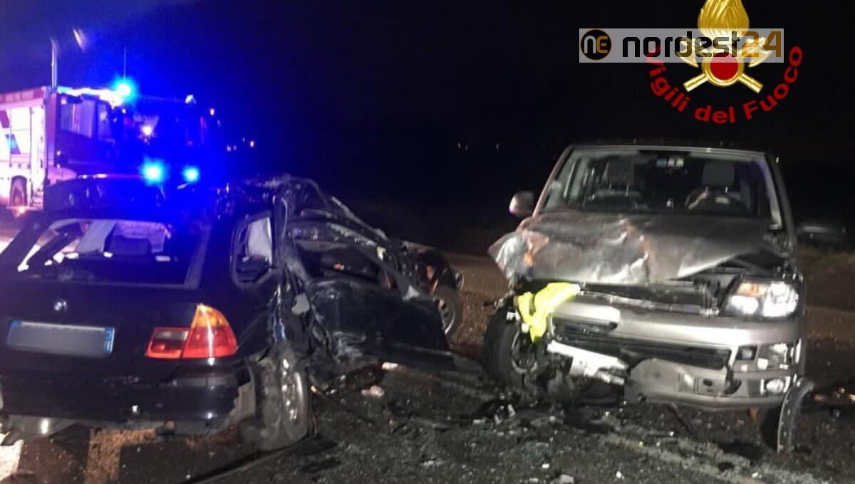 Violento scontro tra tre auto: quattro persone coinvolte, 3 feriti - 