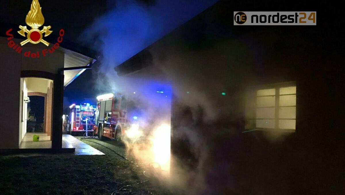 Incendio di un garage a Prata di Pordenone: nessuna persona ferita - 