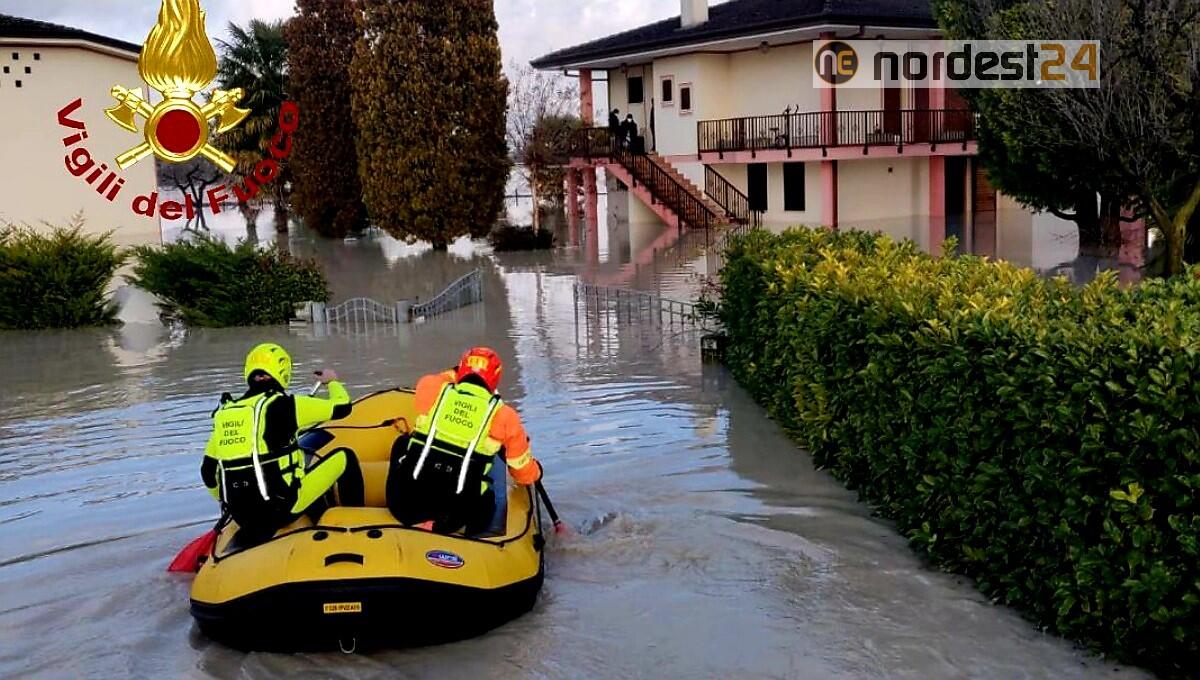 Bloccati in casa dalla piena a Prata di Pordenone:  salvati dai pompieri - 