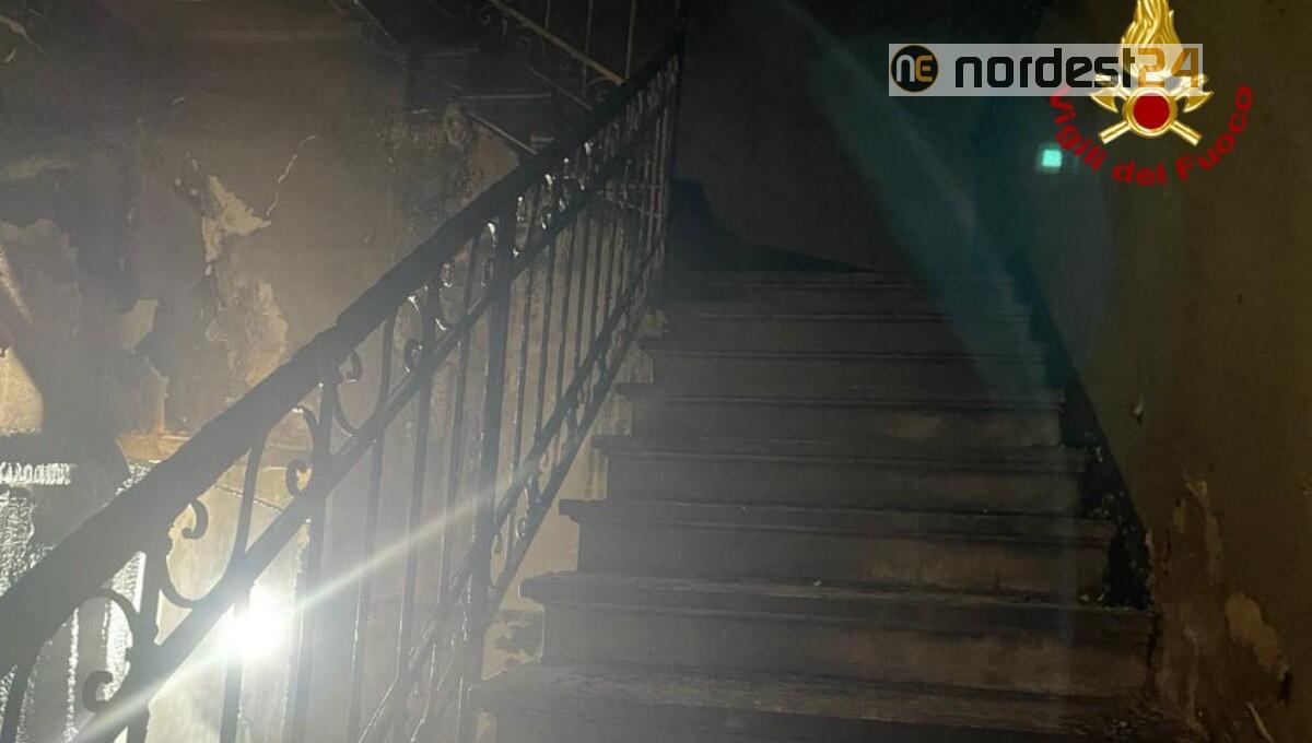 Incendio a Vicenza nell'ex caserma della Guardia di Finanza: nessun ferito - 
