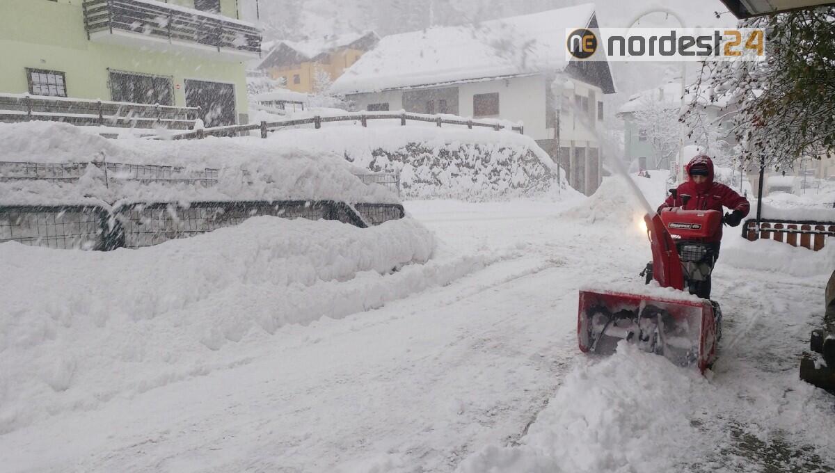 Veneto. Abbondanti nevicate in corso: chiuse diverse strade e passi, l'elenco - 