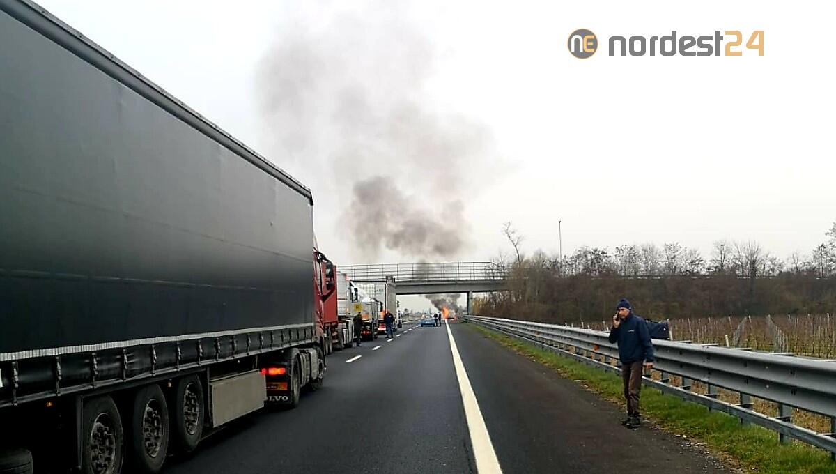 Incendio di un veicolo in A4 tra Cessalto e San Donà: chiusa l'autostrada - 