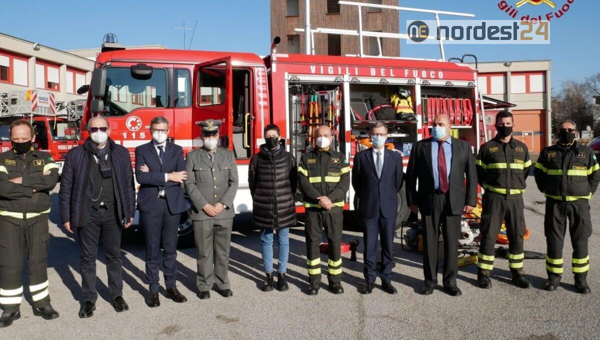 Consegnata un'APS ai Vigili del fuoco di Pordenone, donata dalla Regione Fvg - 