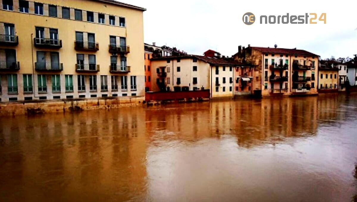 Il fiume Bacchiglione ora scende, ma diverse famiglie evacuate - 