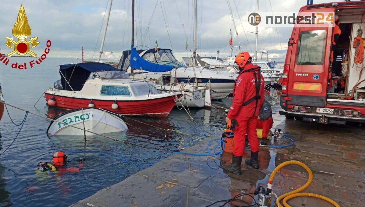 Affonda un'imbarcazione al molo di Muggia: recuperata dai Vigili del Fuoco - 