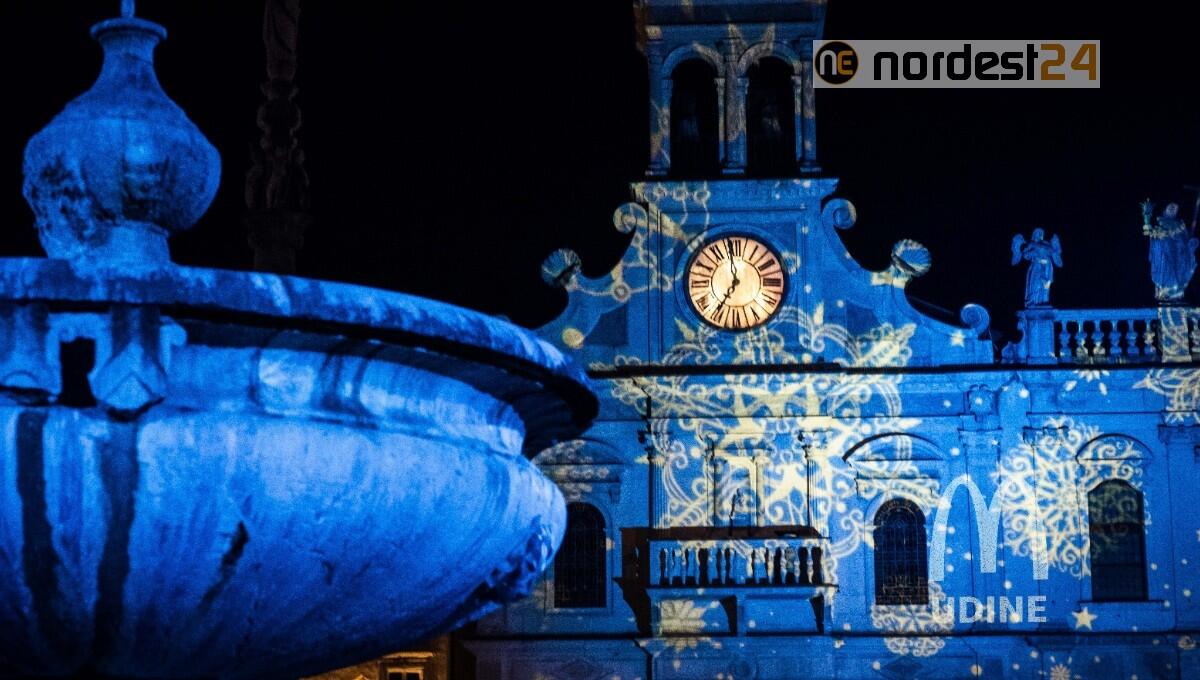 Piazza San Giacomo ancora più magica: luci e disegni sulla facciata della Chiesa - 