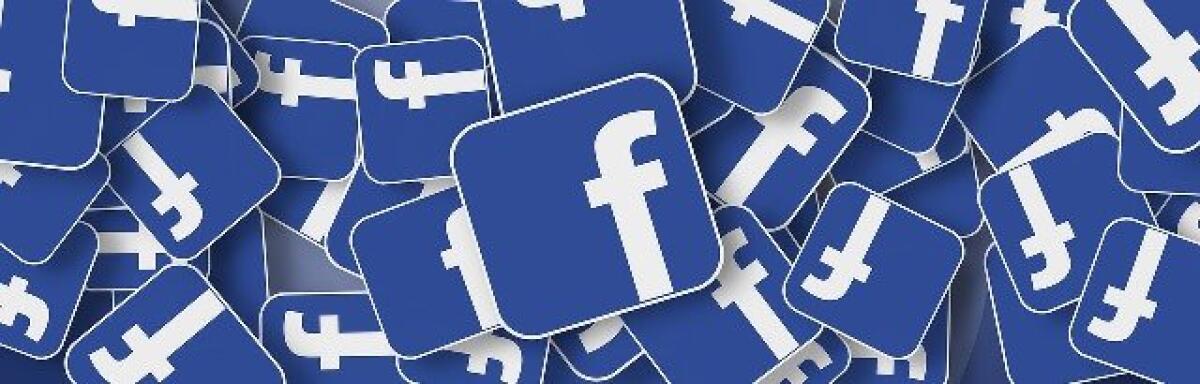 Facebook tra sfondo nero e lancio della criptovaluta -