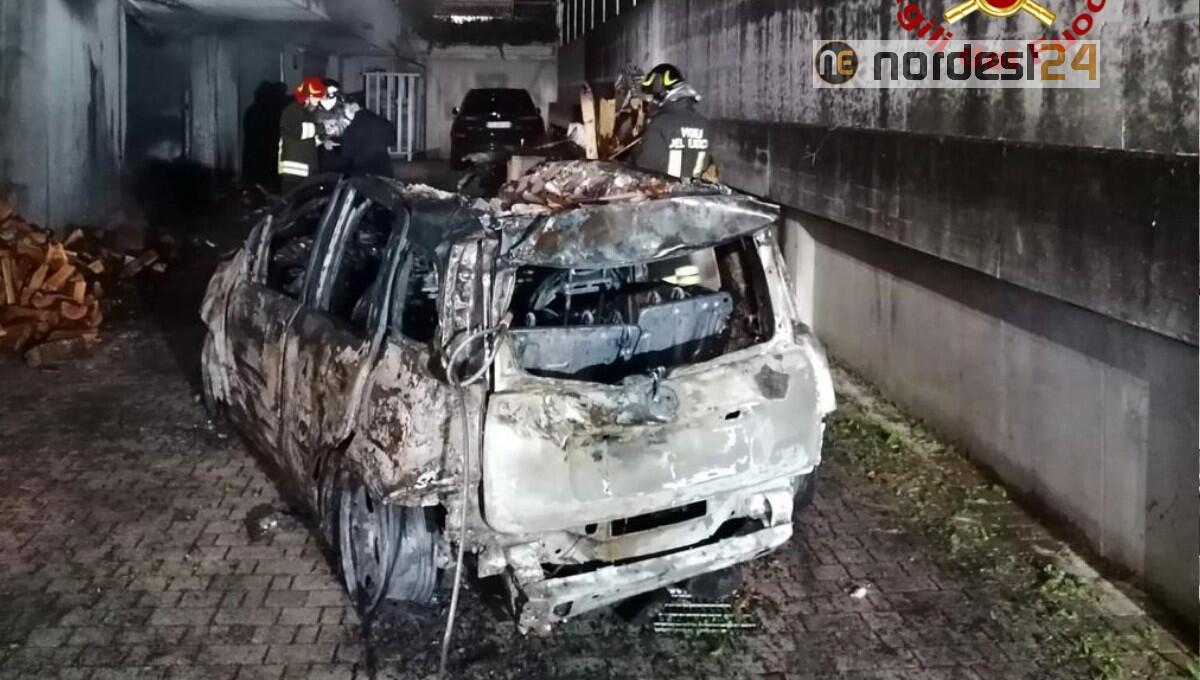Fiat Panda ibrida a fuoco nel garage dell'abitazione: distrutta - 