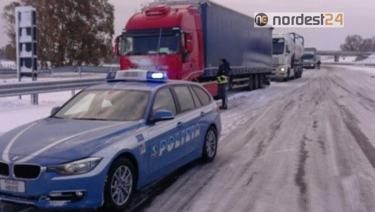 Donna incinta con contrazioni da parto bloccata nel raccordo autostradale di  Fiume Veneto - 