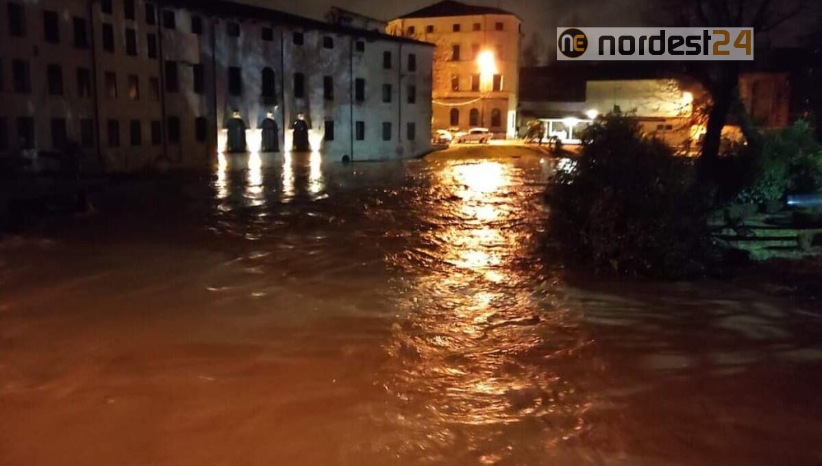 Maltempo, apprensione per la piena del Bacchiglione a Vicenza - 