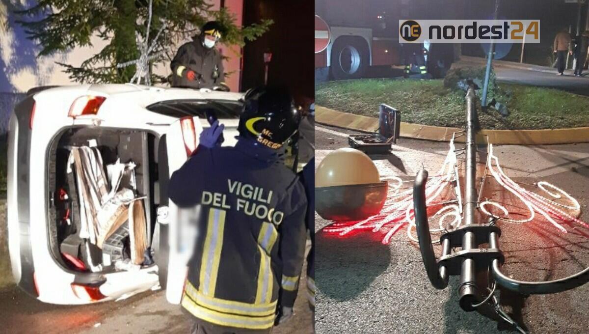 Incidente a Rivignano: auto abbatte un palo e si ribalta sul fianco - 