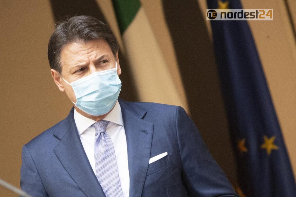 Italia verso la zona rossa nelle festività: iniziata la riunione con Conte - 