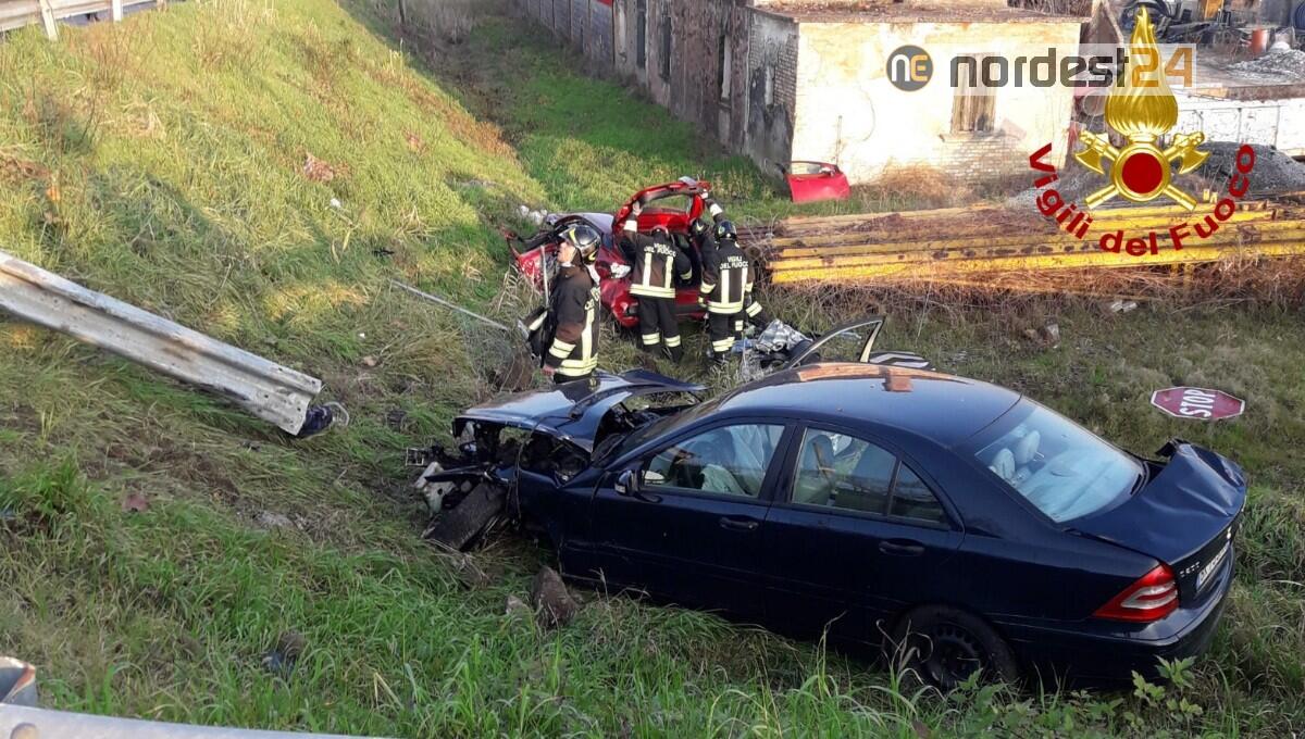 Incidente a Concordia Sagittaria: 2 auto finiscono nella scarpata - 