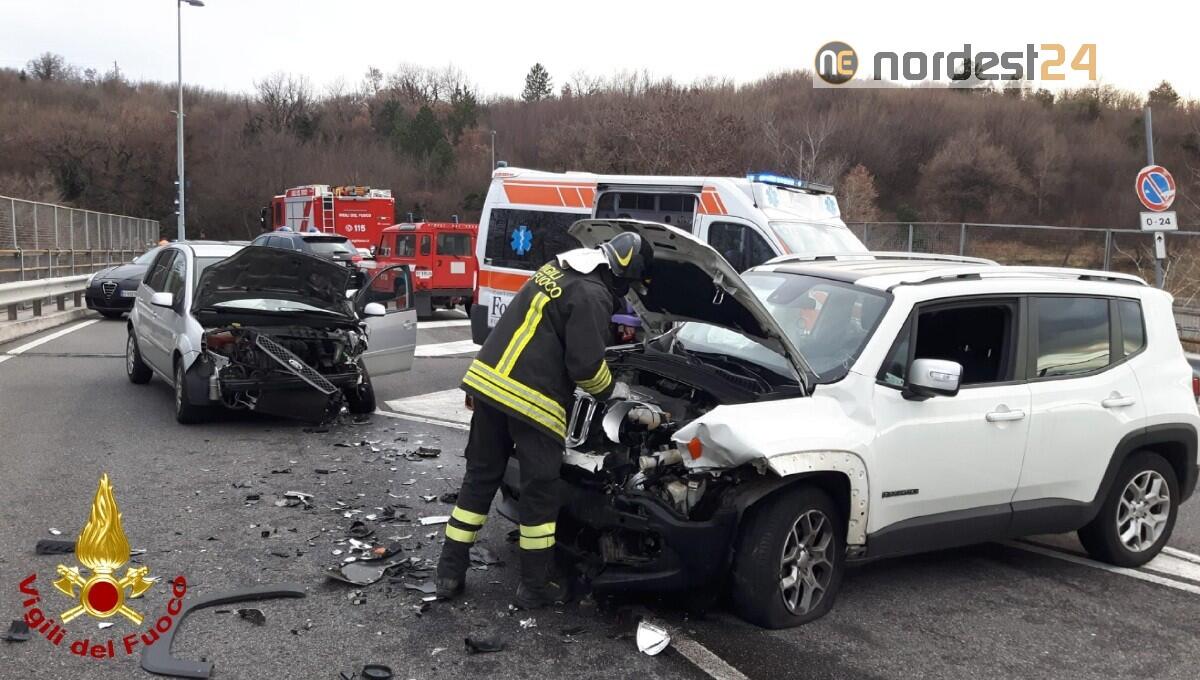 Trieste. Violento scontro tra due automobili: un ferito - 