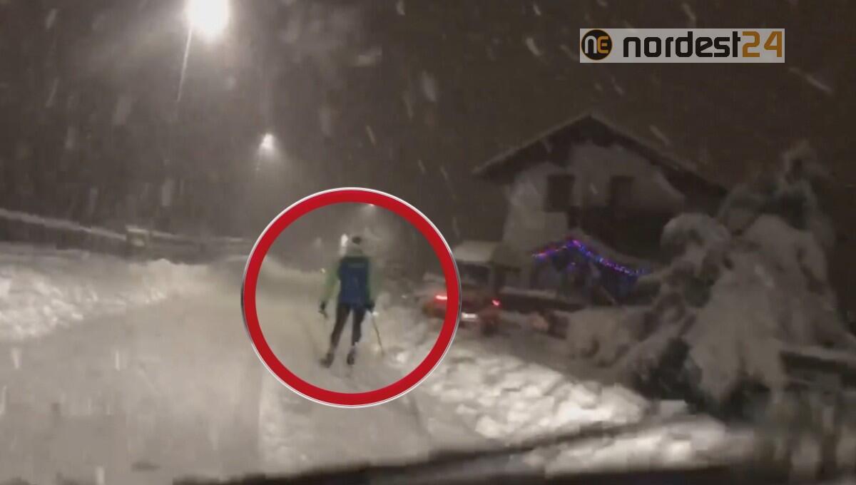 Tanta neve a Villa Santina e c'è chi ne approfitta per sciare in strada: il video - 