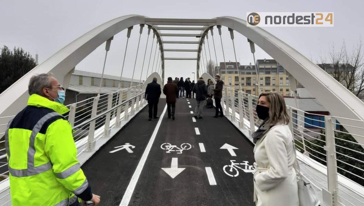 Inaugurata la passerella ciclopedonale sulla SS 13 a Pordenone - 