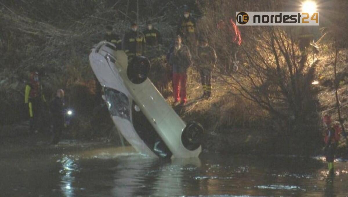 Auto nell'Adige: madre e figlio morti intrappolati all'interno - 
