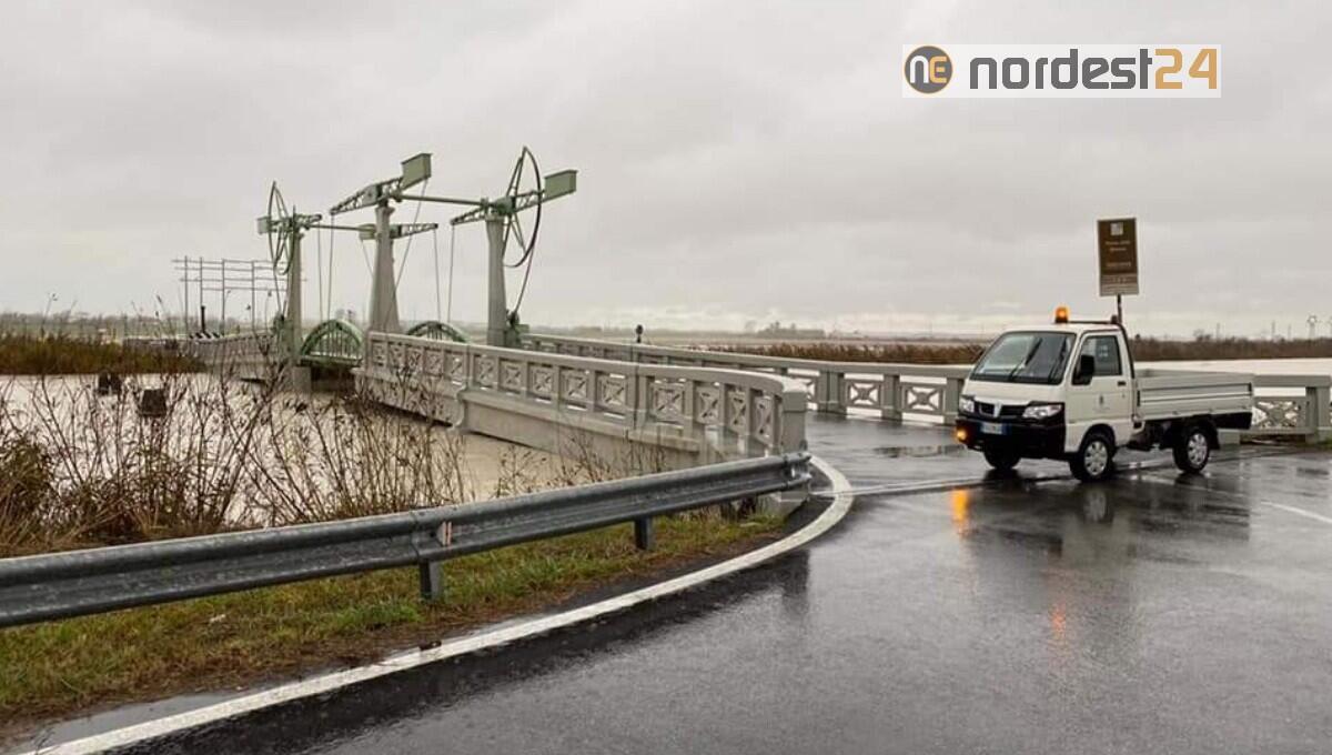 Cresce il livello del fiume Livenza: chiuso il Ponte delle bilance di Caorle - 