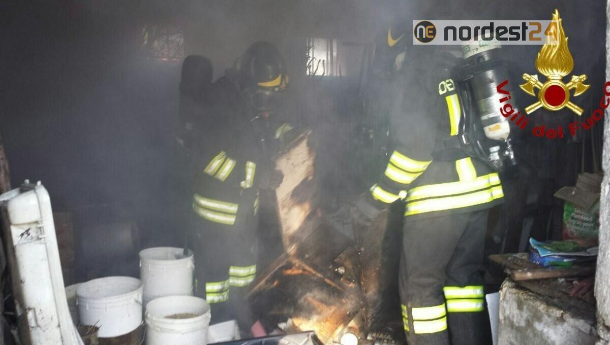 Incendio di un vecchio fabbricato ad Aviano: nessuna persona coinvolta - 