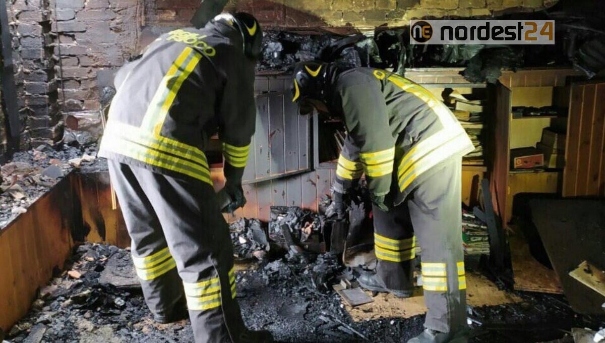 Incendio di un sottotetto a Cordovado: stabile dichiarato inagibile - 