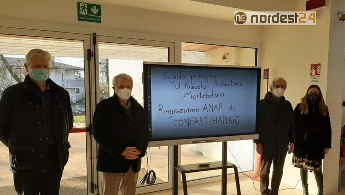 L'Associazione Pensionati dona una lavagna digitale alle elementari di Montebelluna - 