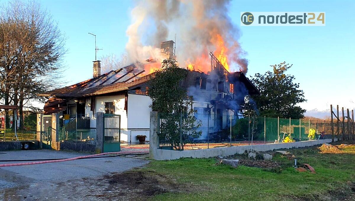 Vasto incendio in abitazione a Tavagnacco: operazioni in corso - 