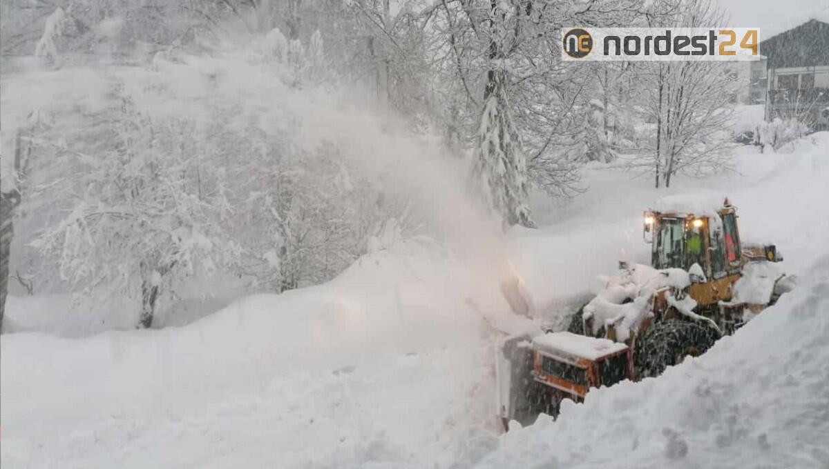 Maltempo, Provincia di Belluno: blackout elettrici, tetti e strade carichi di neve - 