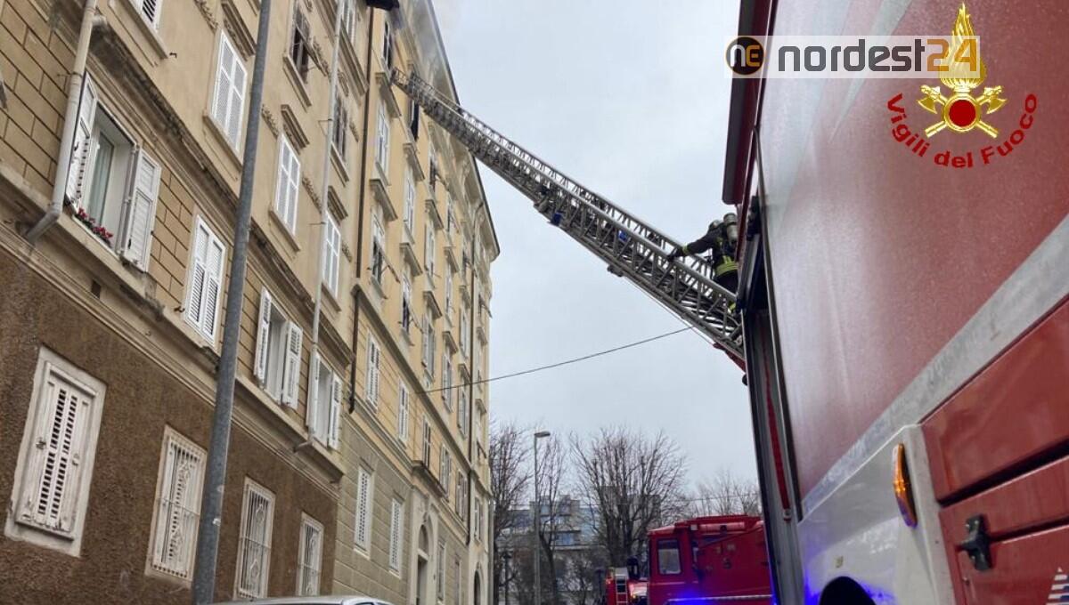 Incendio in appartamento a Trieste: tre persone intossicate - 