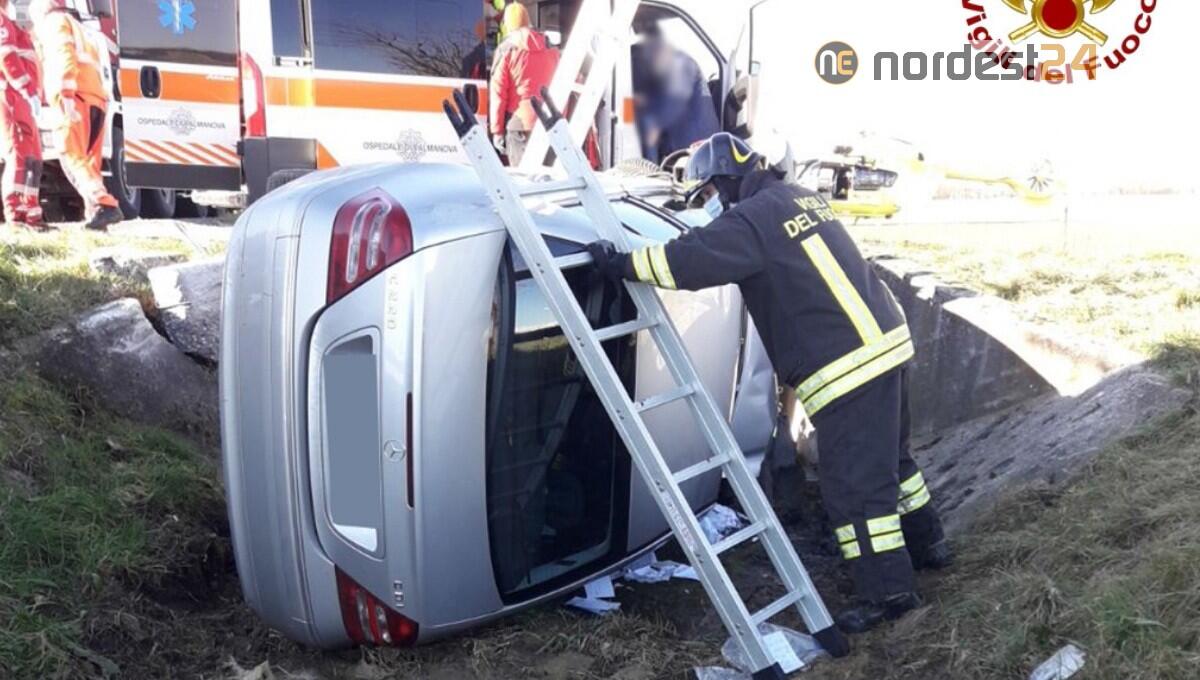 Incidente a Trivignano Udinese: auto nel fossato, conducente ferito - 